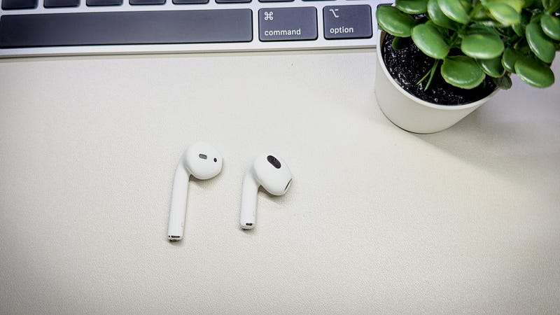 Comparing AirPods 2 and AirPods 3